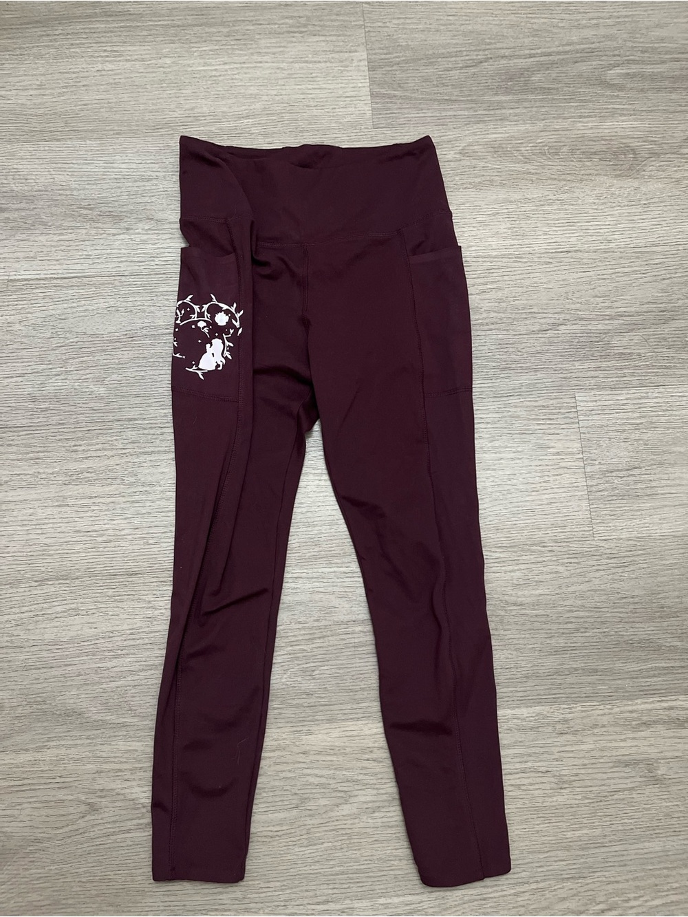 Danskin High-Waist Leggings Burgundy with White Pockets. Beauty & The Beast Med